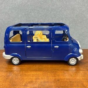 Calico critters, Family van